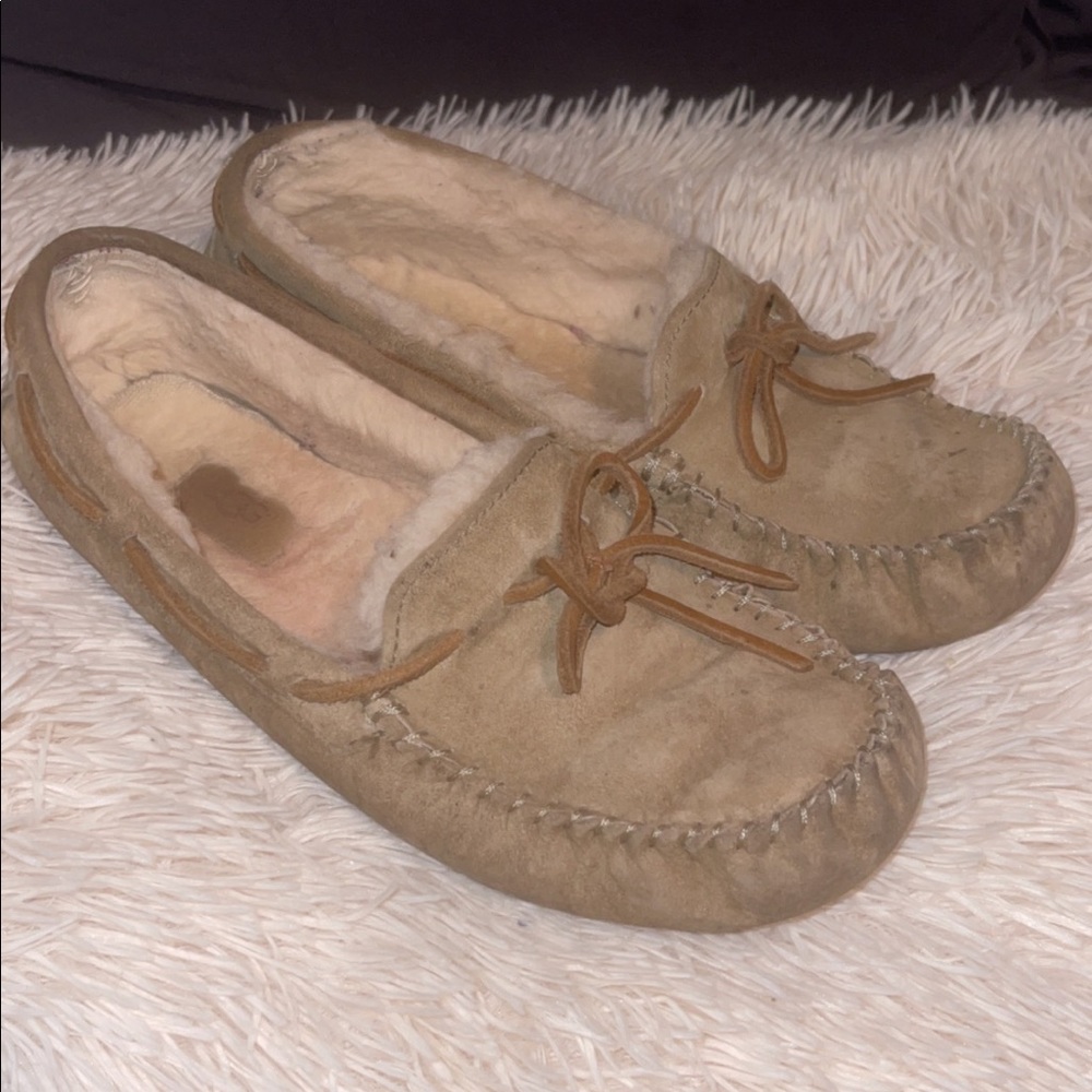 UGG Women’s Dakota Slipper